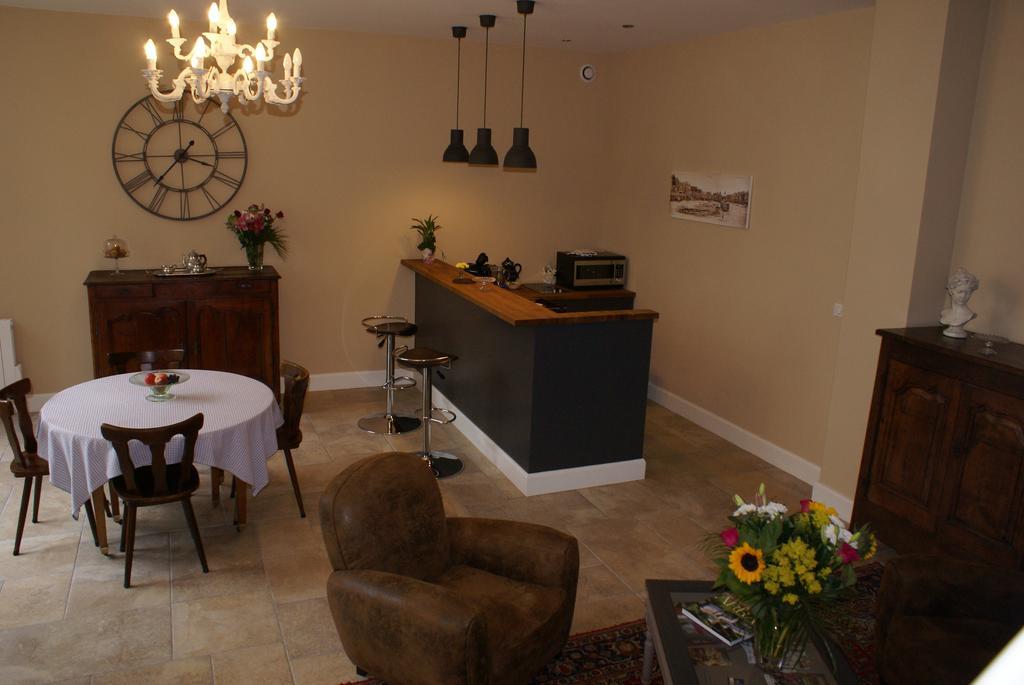 Bed and Breakfast La Cour Des Carmes Арас Екстер'єр фото